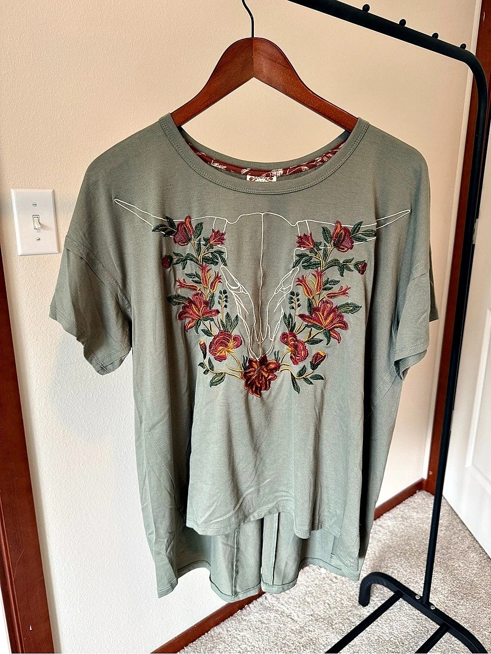 Truself Western Floral Embroidered Tunic in Muted Sage, Size Medium